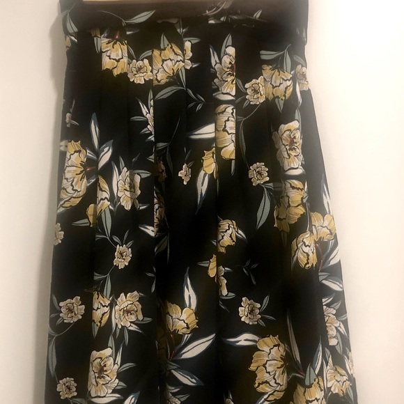 Zara black floral midi length paperbag waist skirt with pockets - size S - Picture 2 of 6